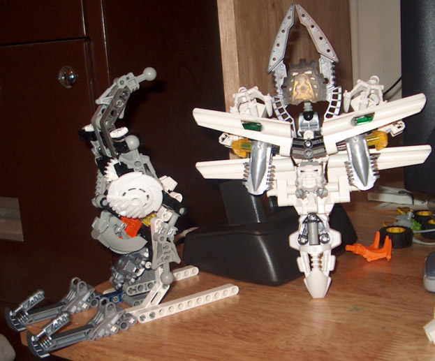 white_megazord_pieces001.jpg
