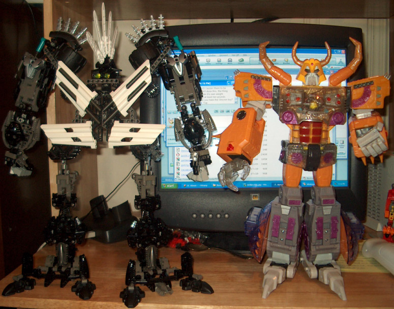 megapunk_and_unicron_size_comparison001.jpg