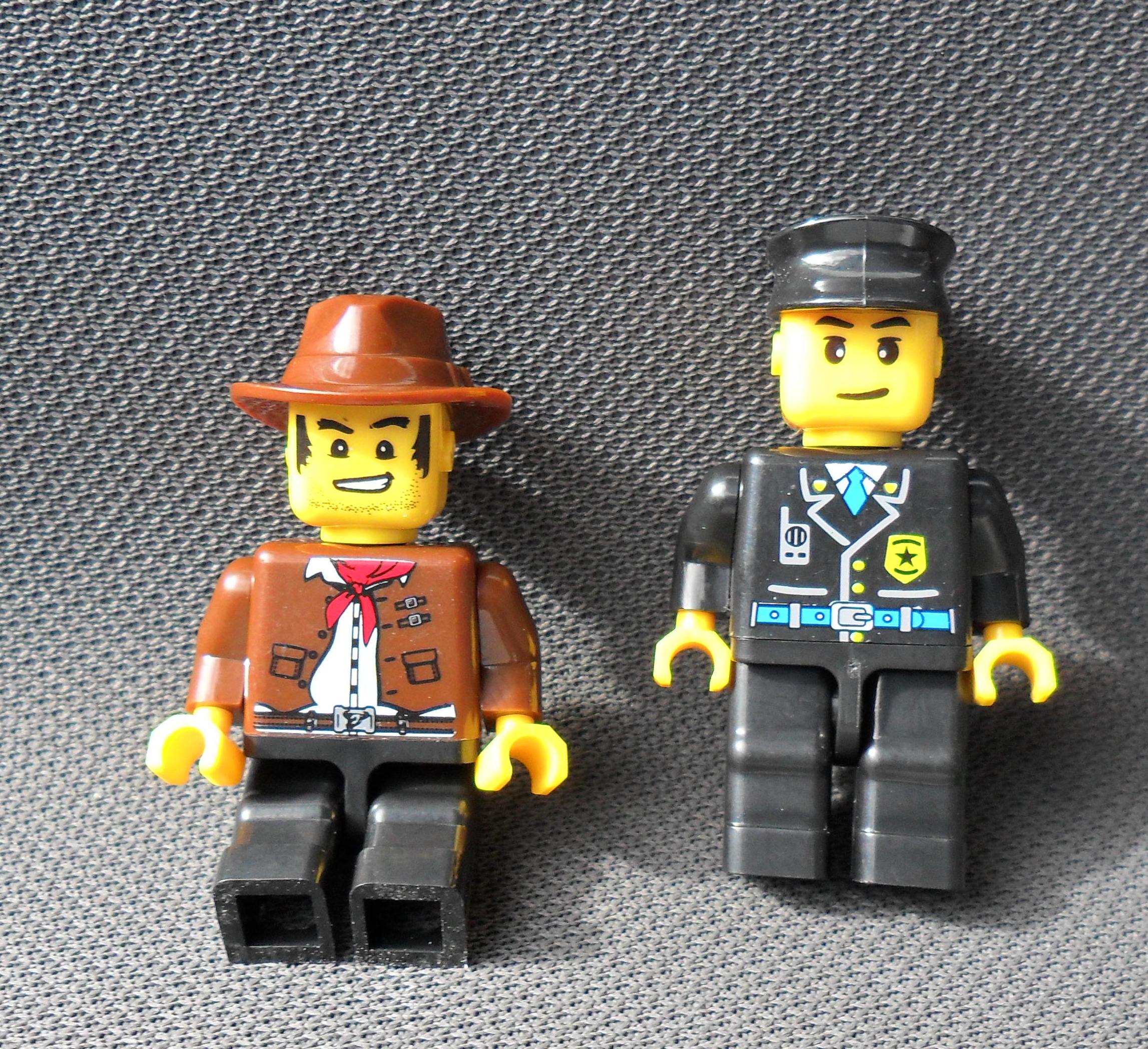 09_minifigs.jpg