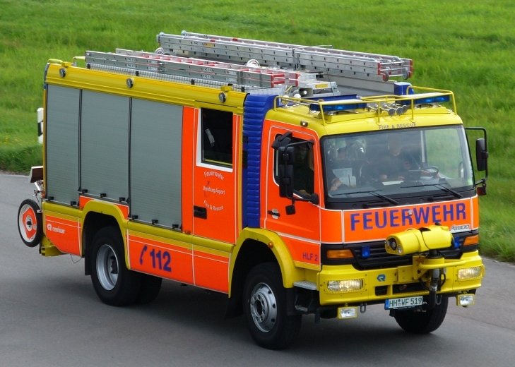 858z1_flughafen_hamburg.jpg