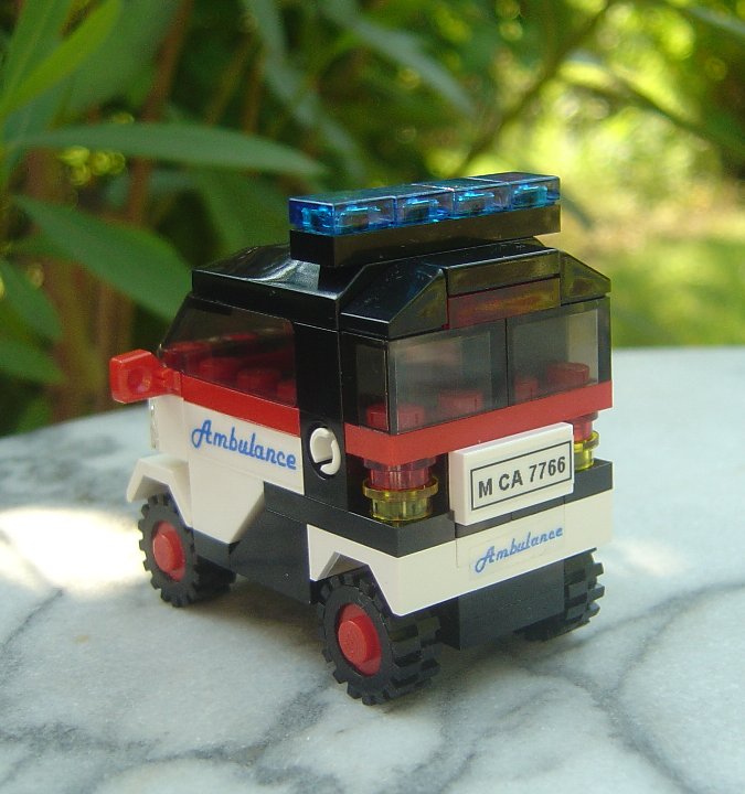 800_ambulance_010.jpg