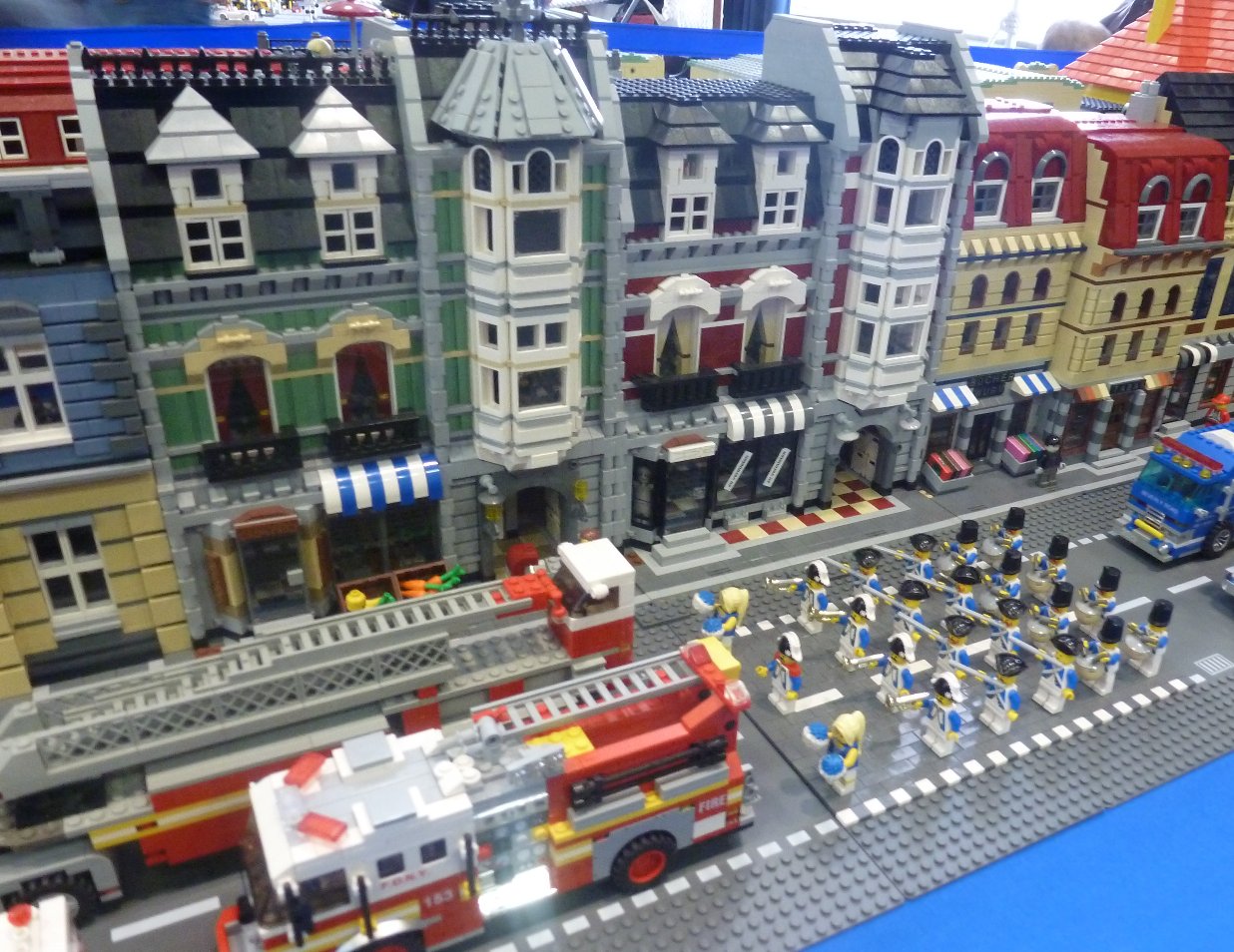 0697_parade.jpg