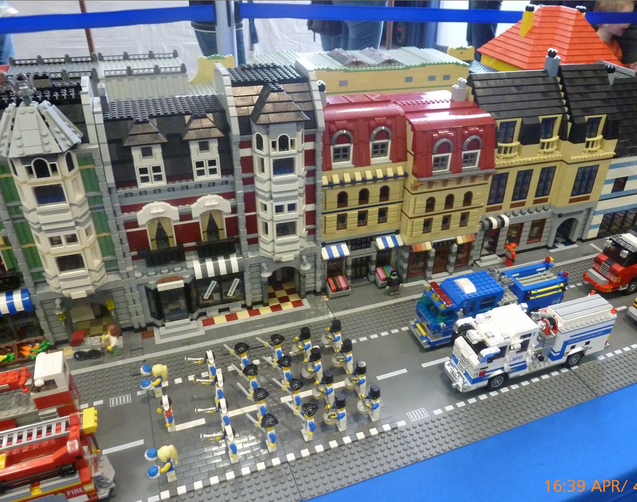 0698_parade.jpg