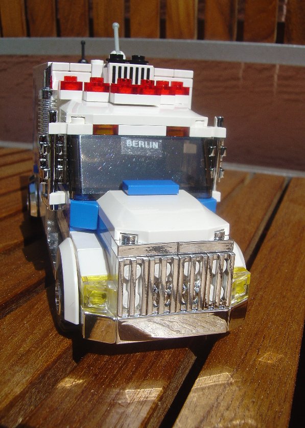 0895_ambulance.jpg