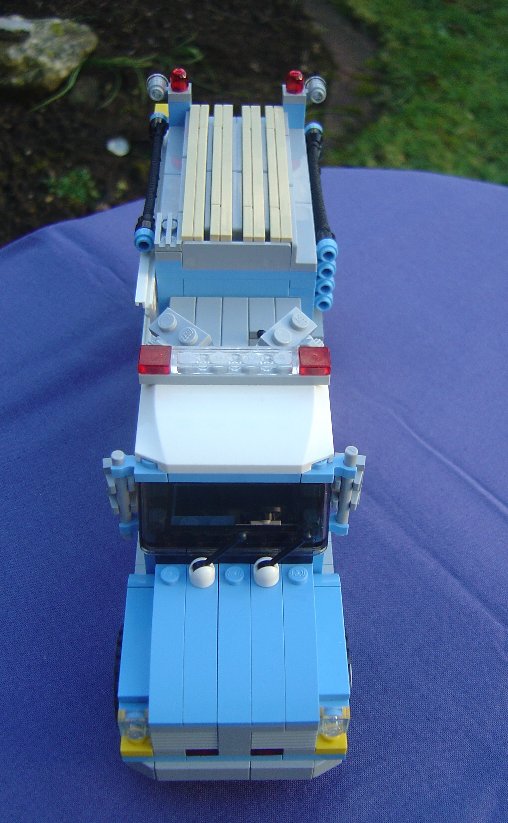 0946_frightliner_l.jpg