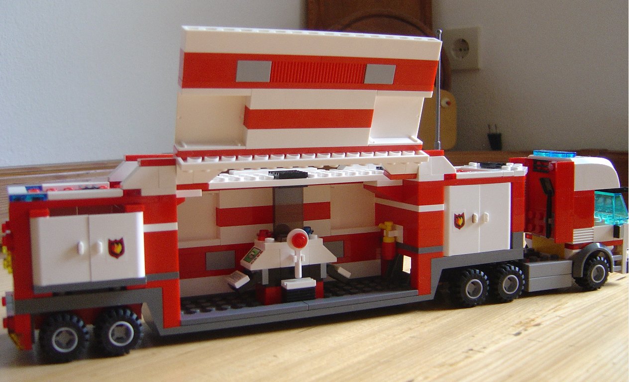 28_7743_command_center_005.jpg