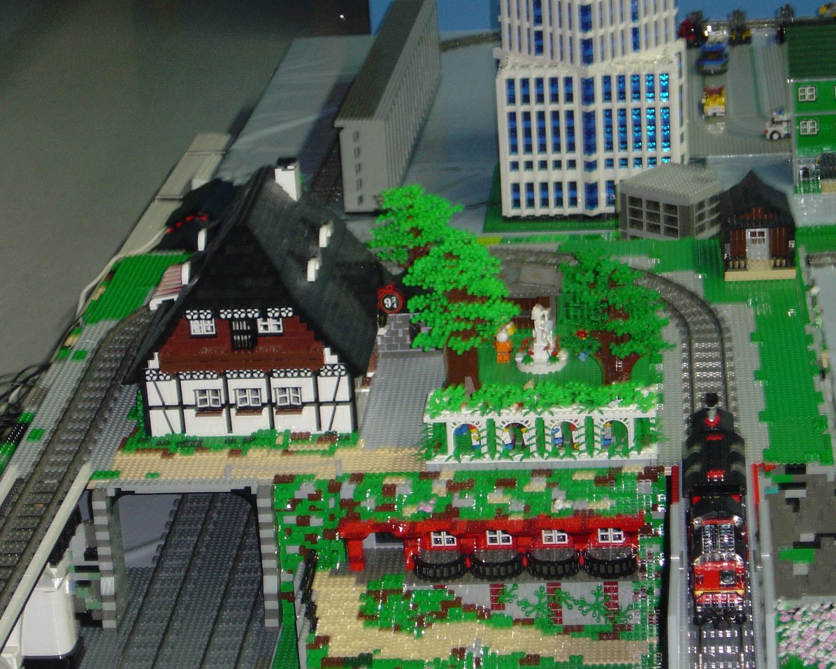 miniland_221.jpg