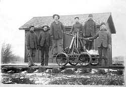 009oldhandcar.jpg
