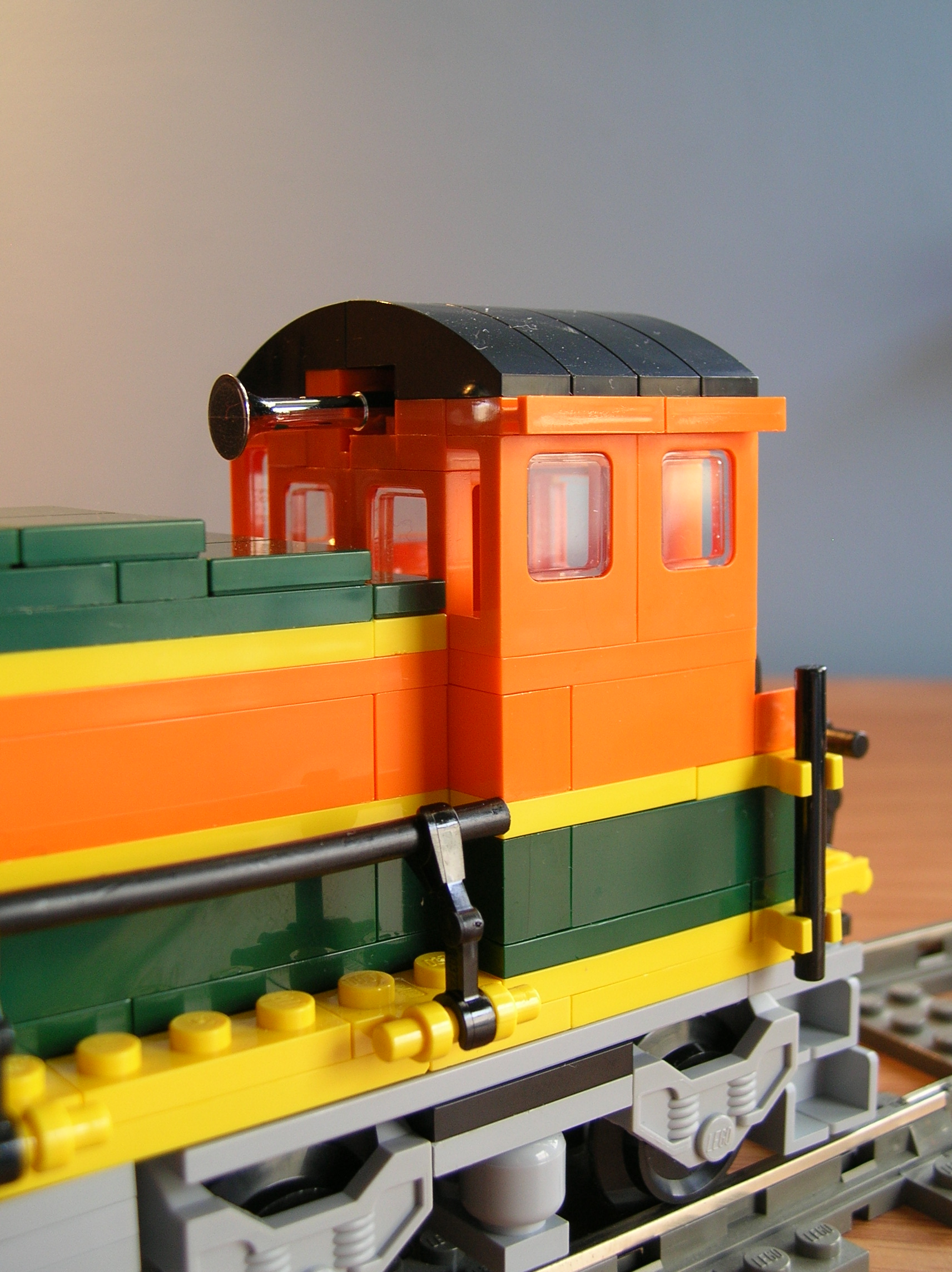 bnsf_sw1000_-_cab.jpg
