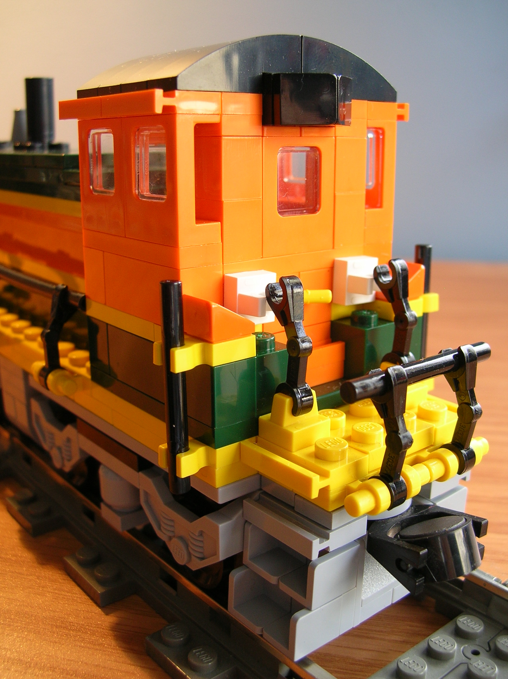 bnsf_sw1000_-_rear_profile.jpg