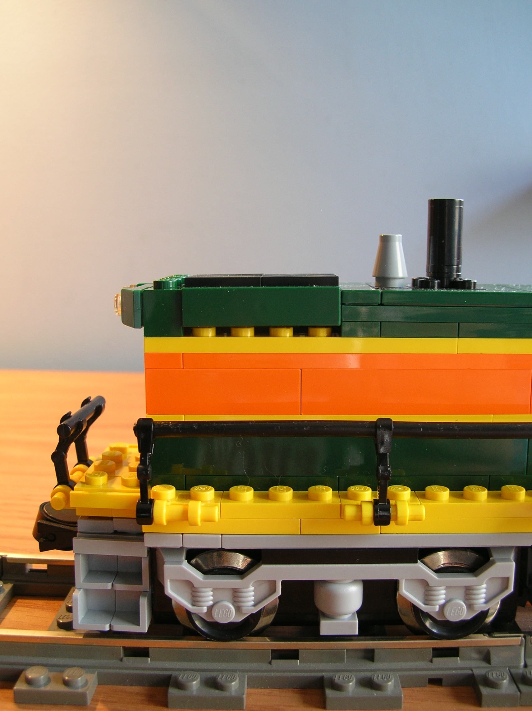 bnsf_sw1000_-_side_nose_profile.jpg