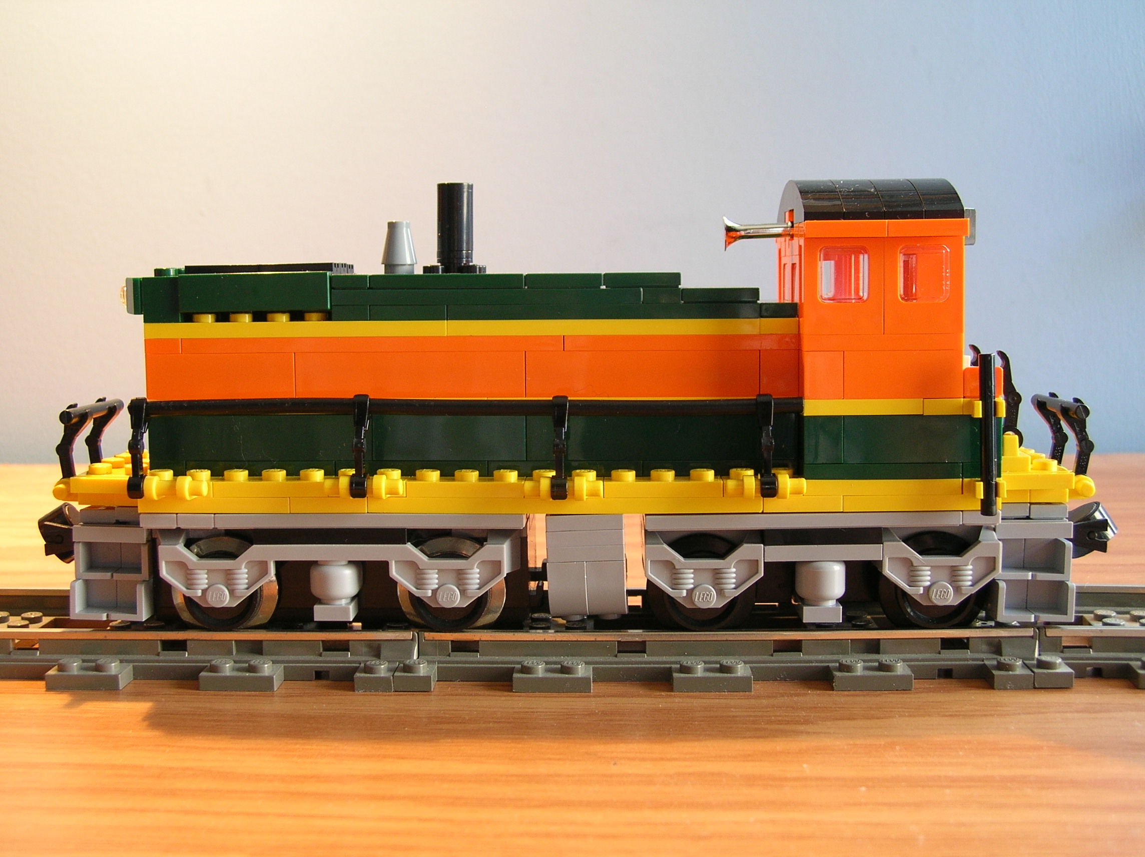 bnsf_sw1000_-_side_profile.jpg