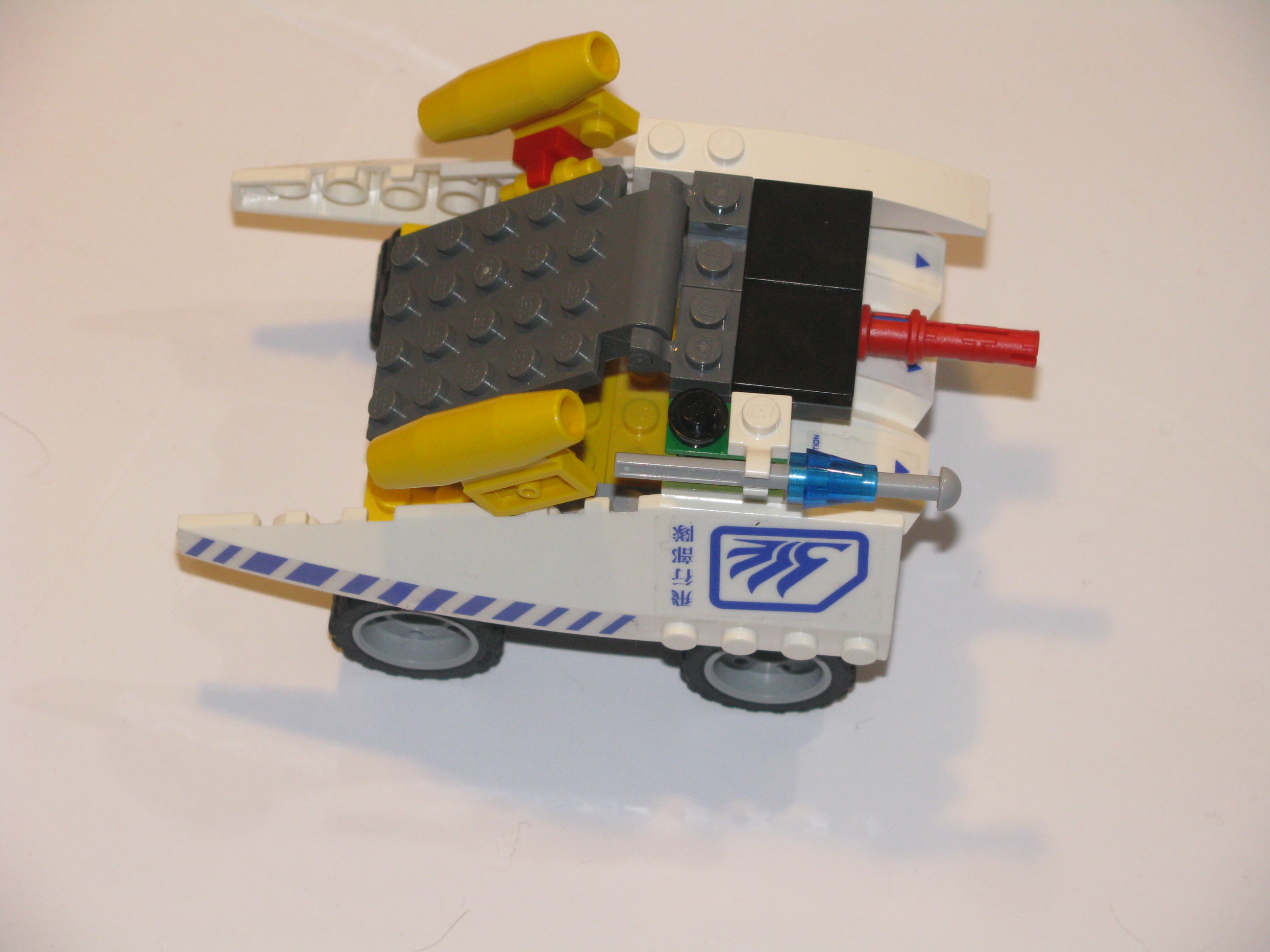 mini_lego_b._tank_001.jpg