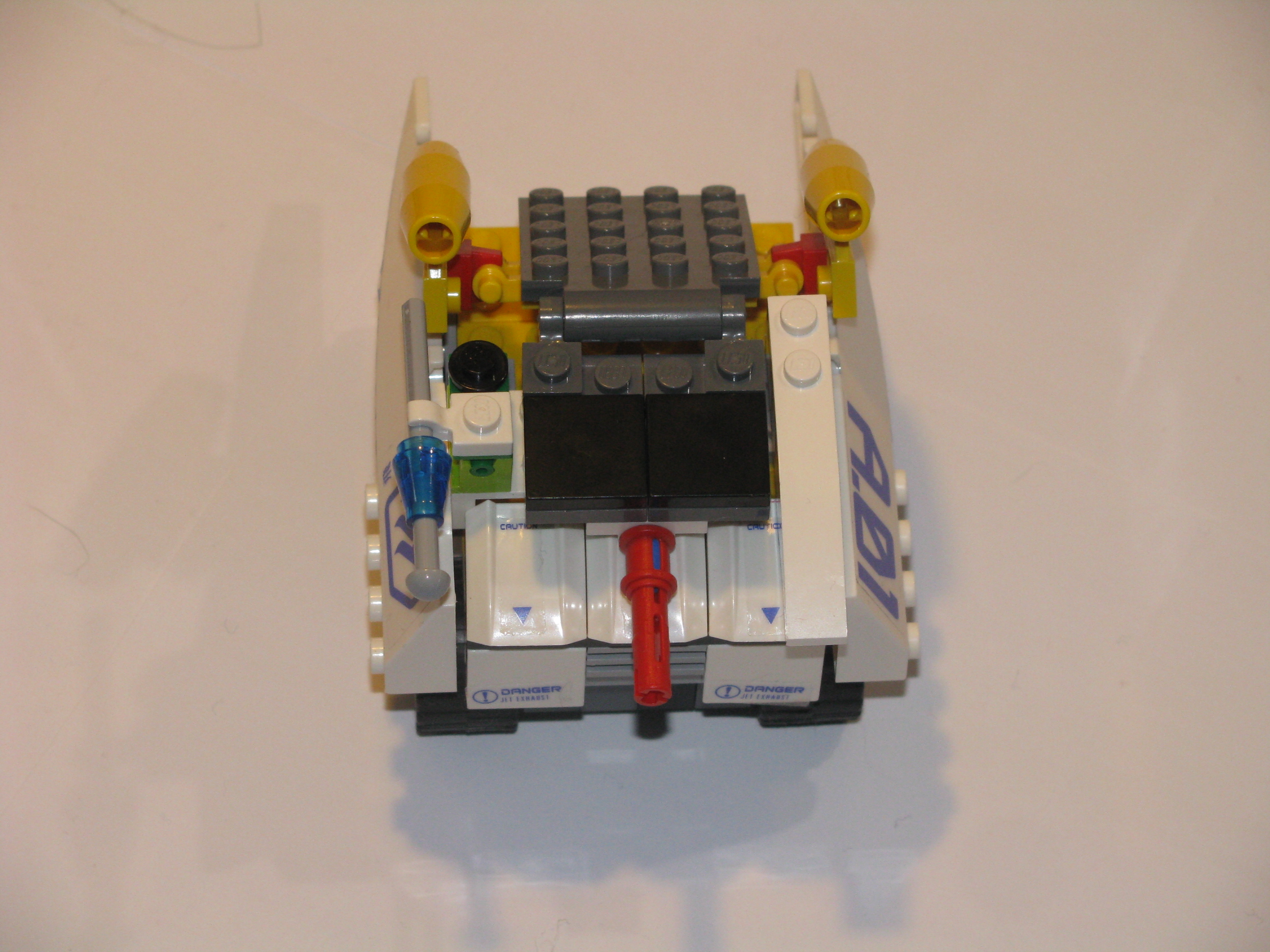 mini_lego_b._tank_002.jpg