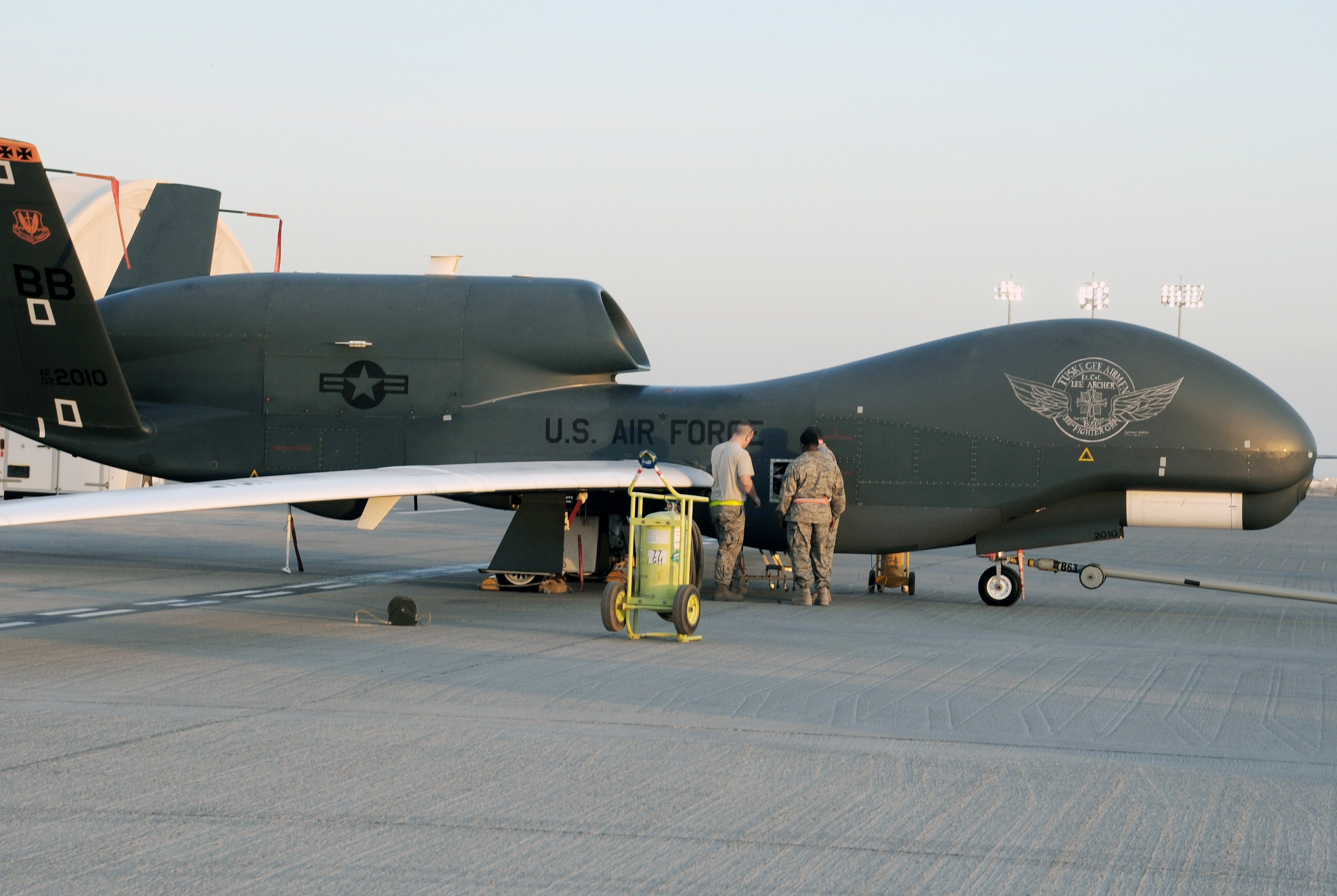 global_hawk_on_the_flight_line.jpg