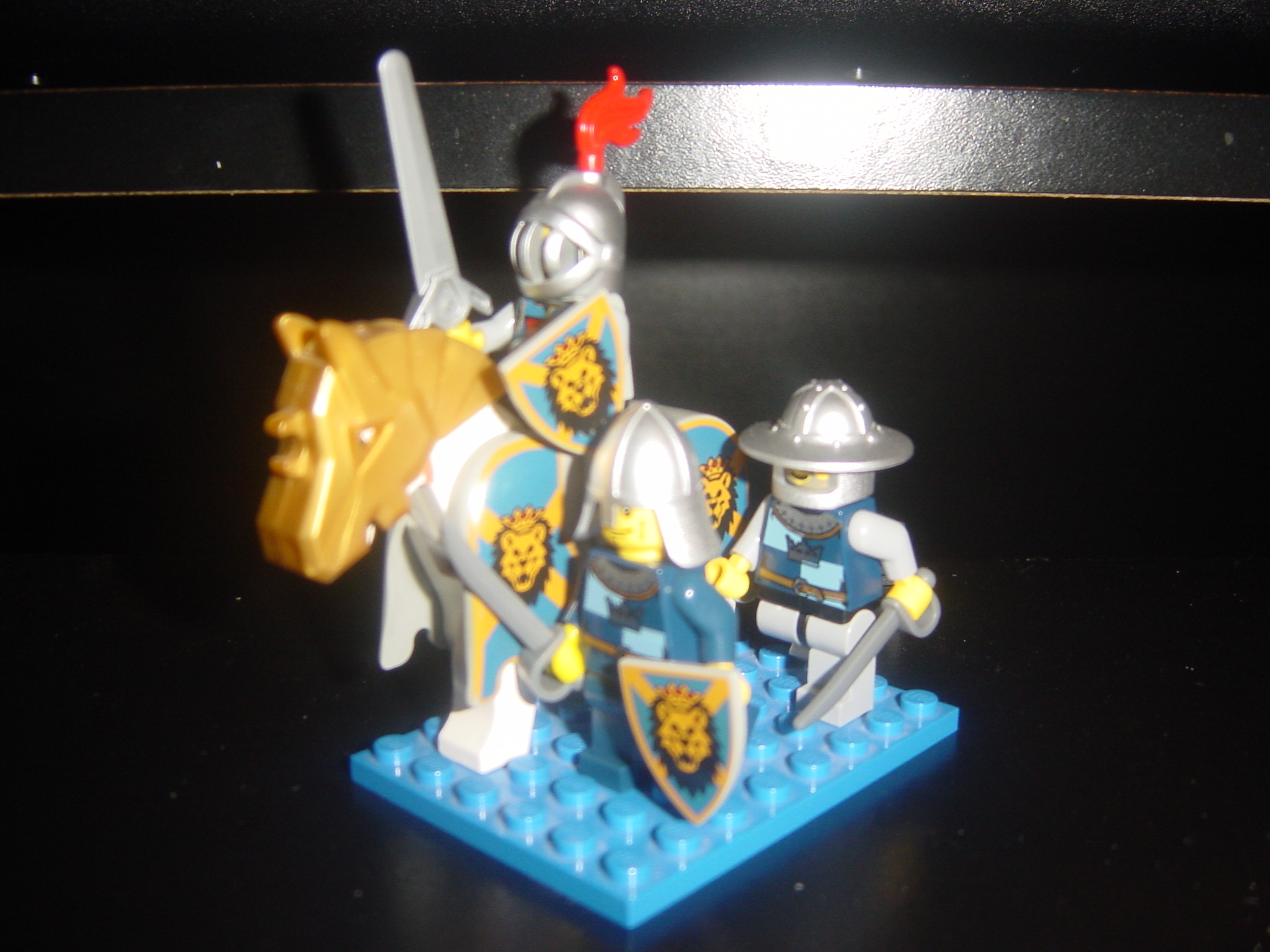 lion_knights_marching_2.jpg