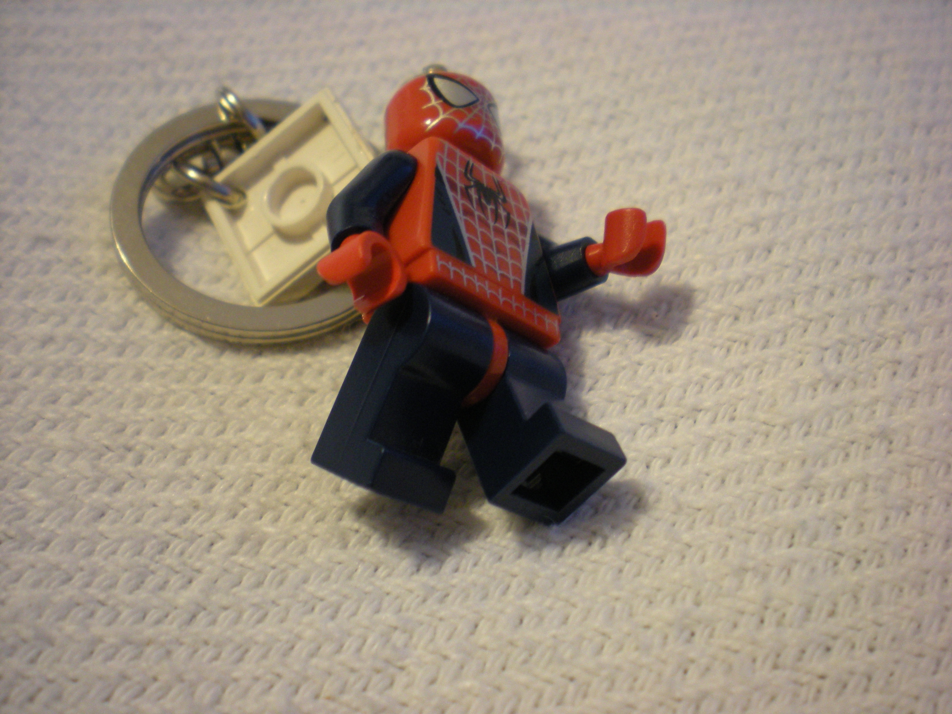 spidey_keychain_-_oky_trade_001.jpg