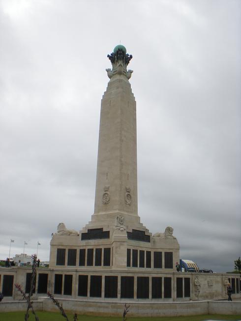 4_war_memorial.jpg