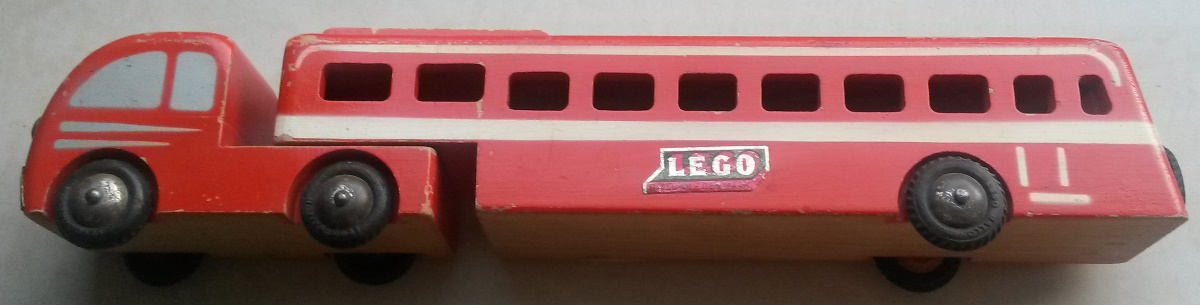 wooden_bus-01.jpg