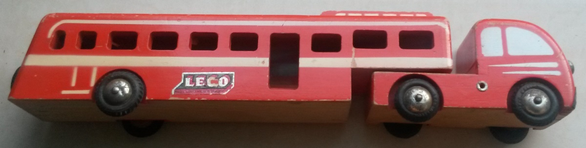 wooden_bus-02.jpg