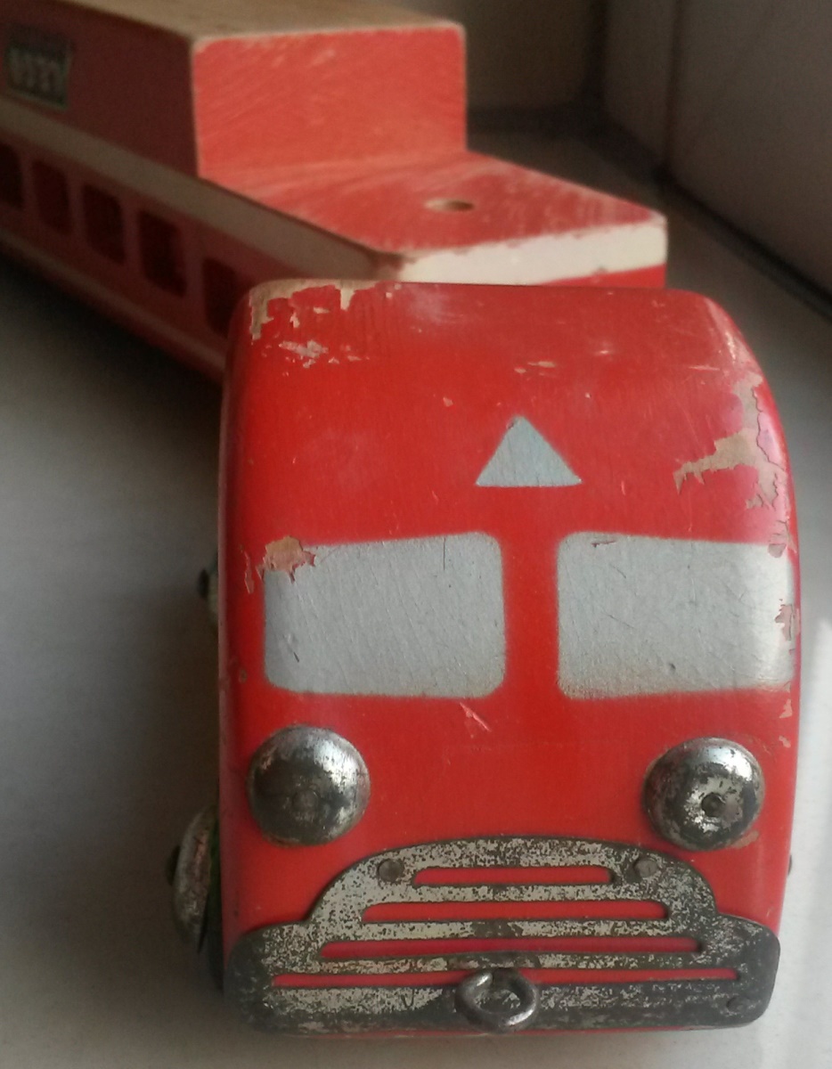 wooden_bus-06.jpg