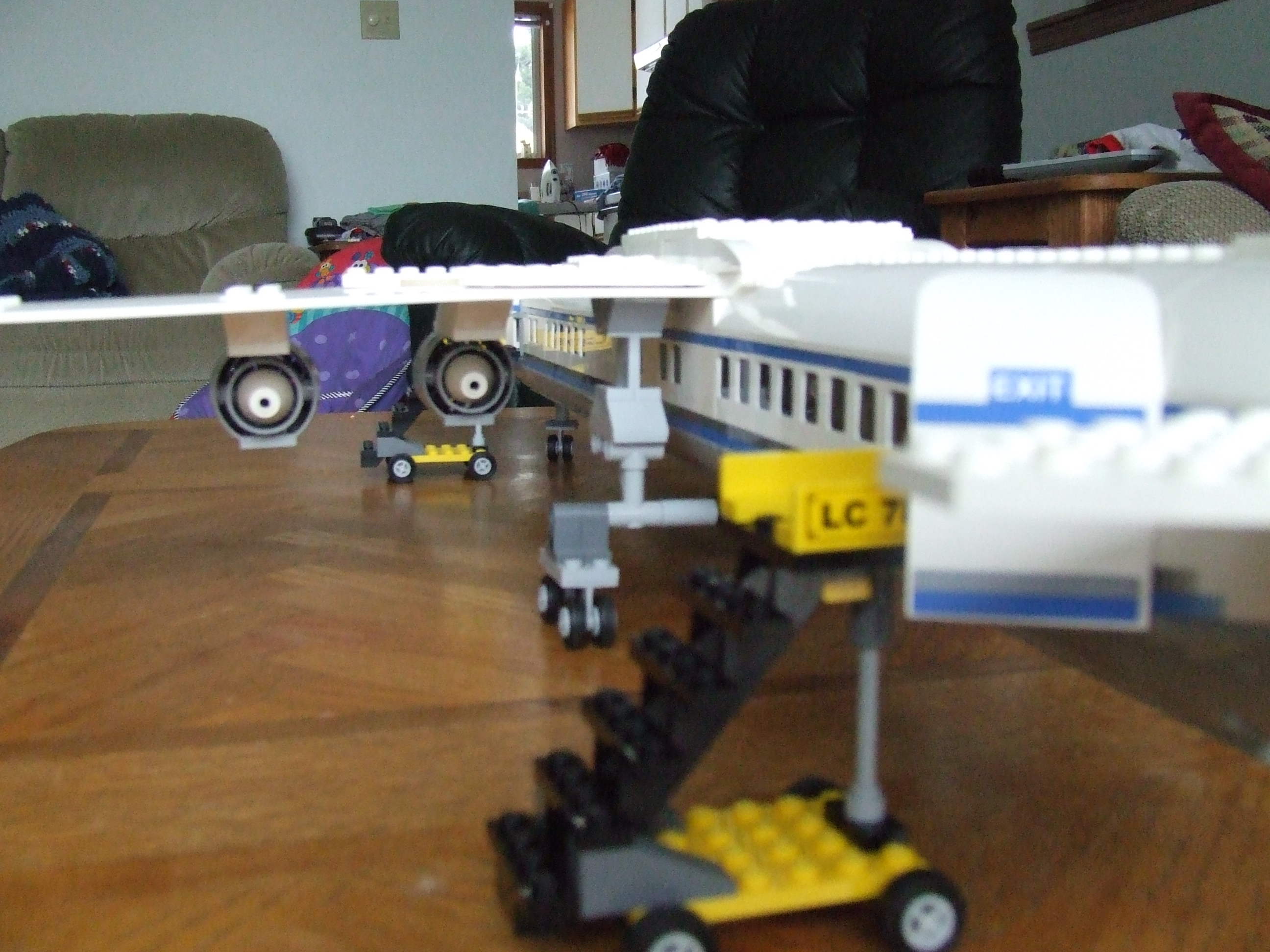 business_jet_10_rear.jpg