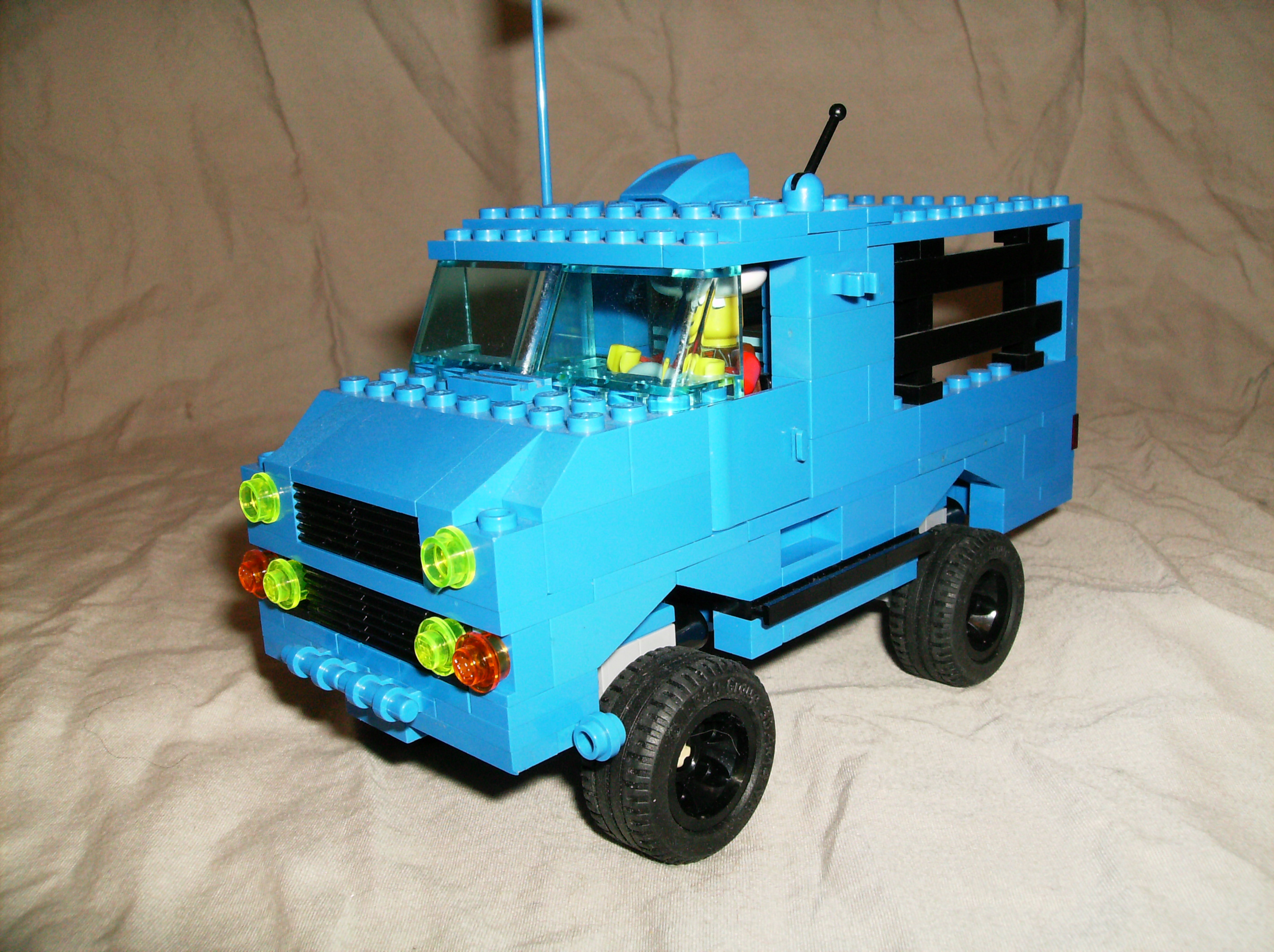 brickliner_civilian_cougar_cargo_truck_1.jpg