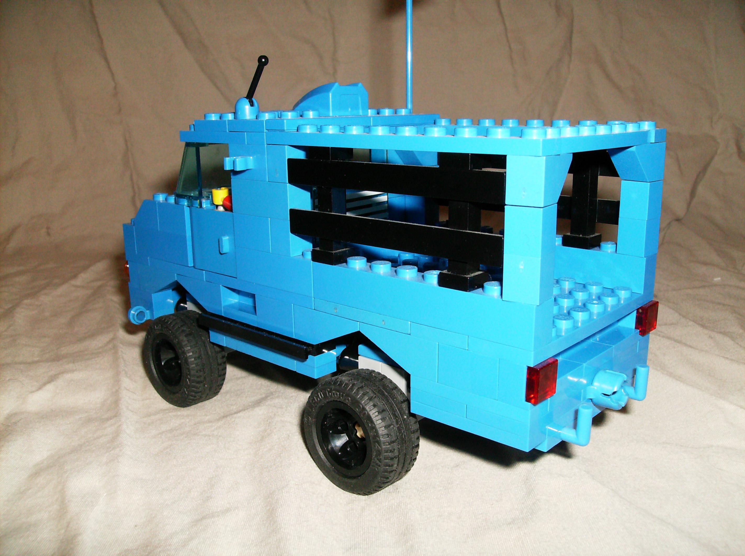 brickliner_civilian_cougar_cargo_truck_2.jpg
