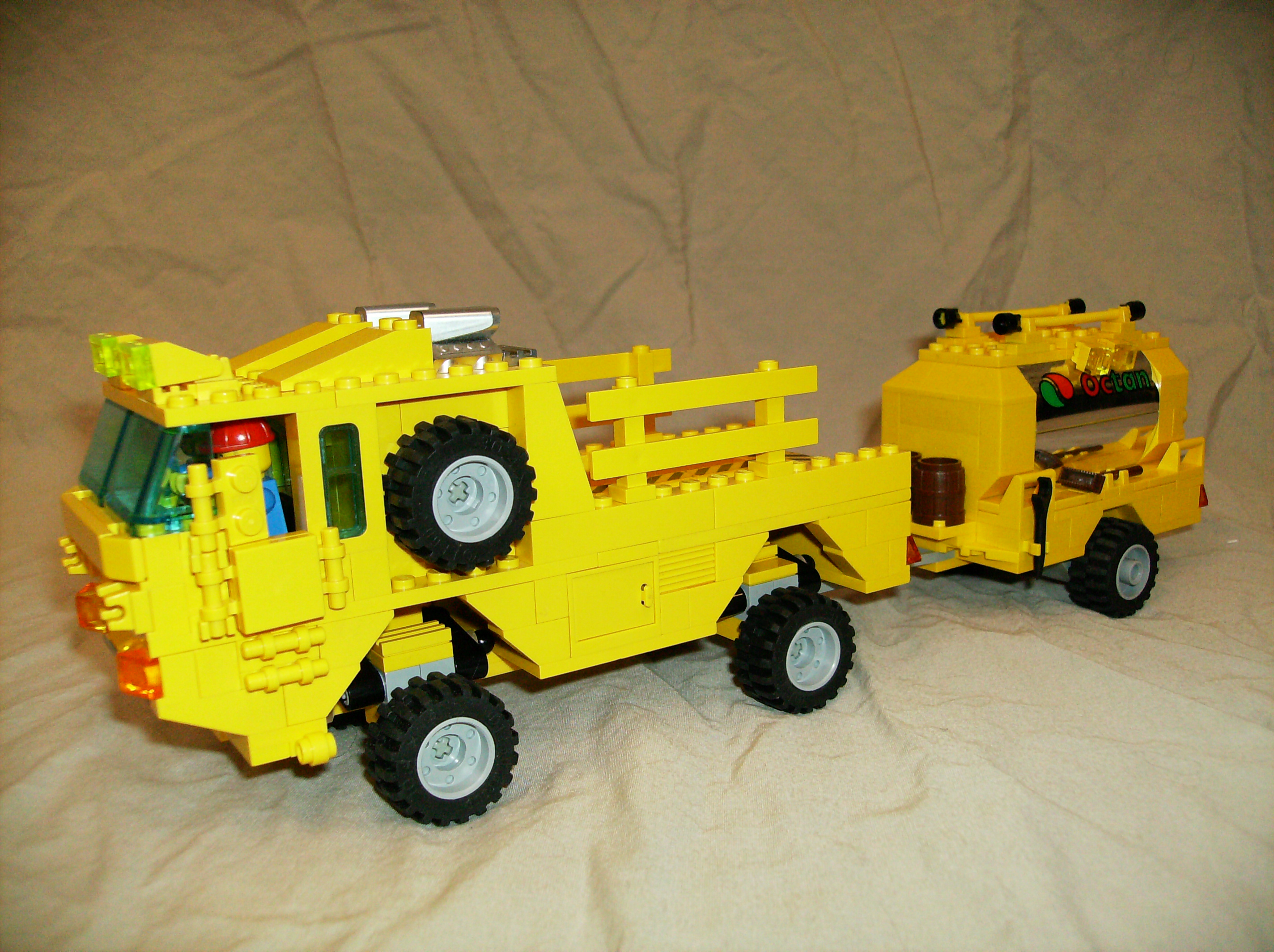 brickliner_civilian_logistics_vehicle_1.jpg