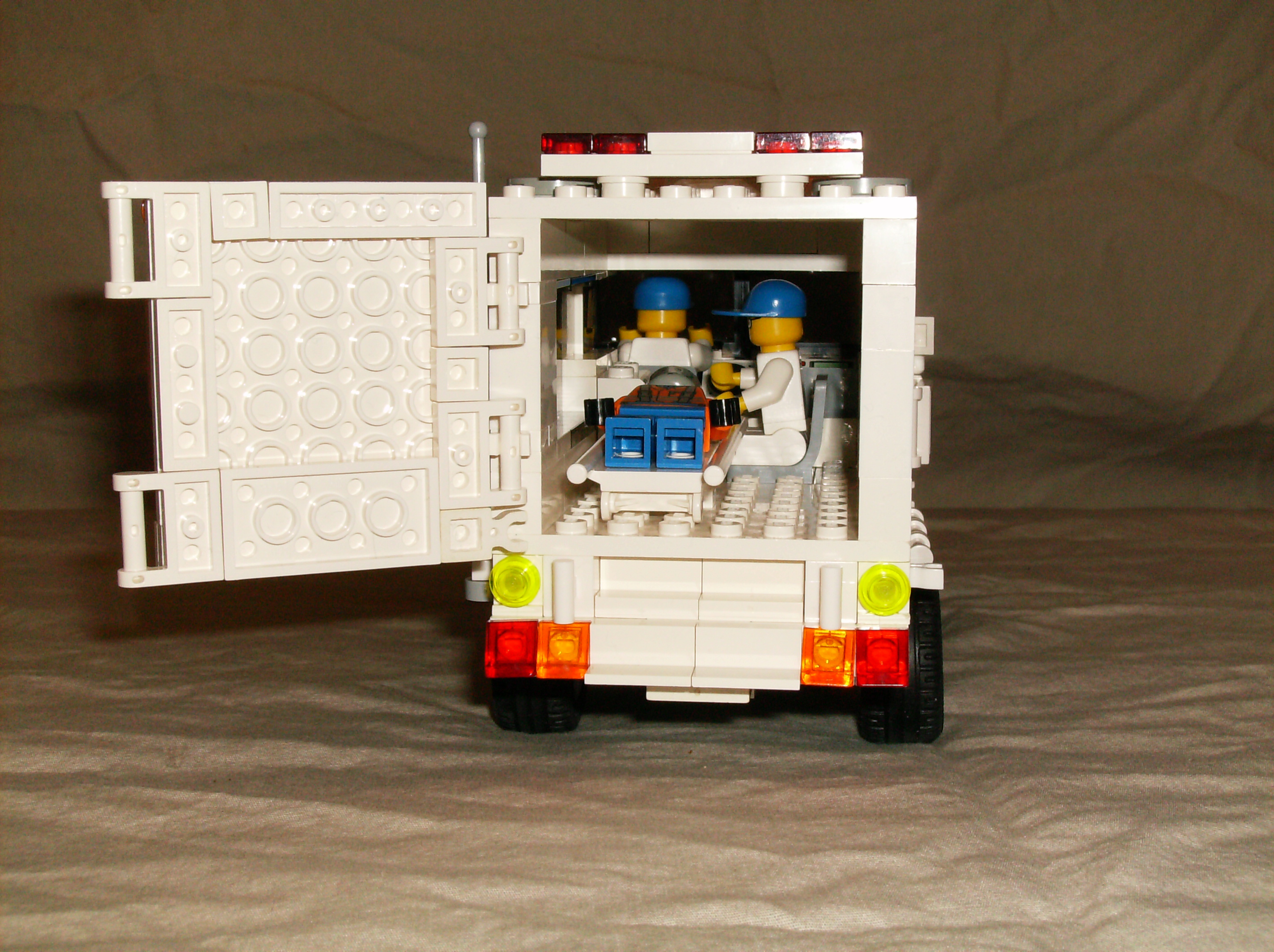 brickliner_emergency_range_cougar_ambulance_4.jpg