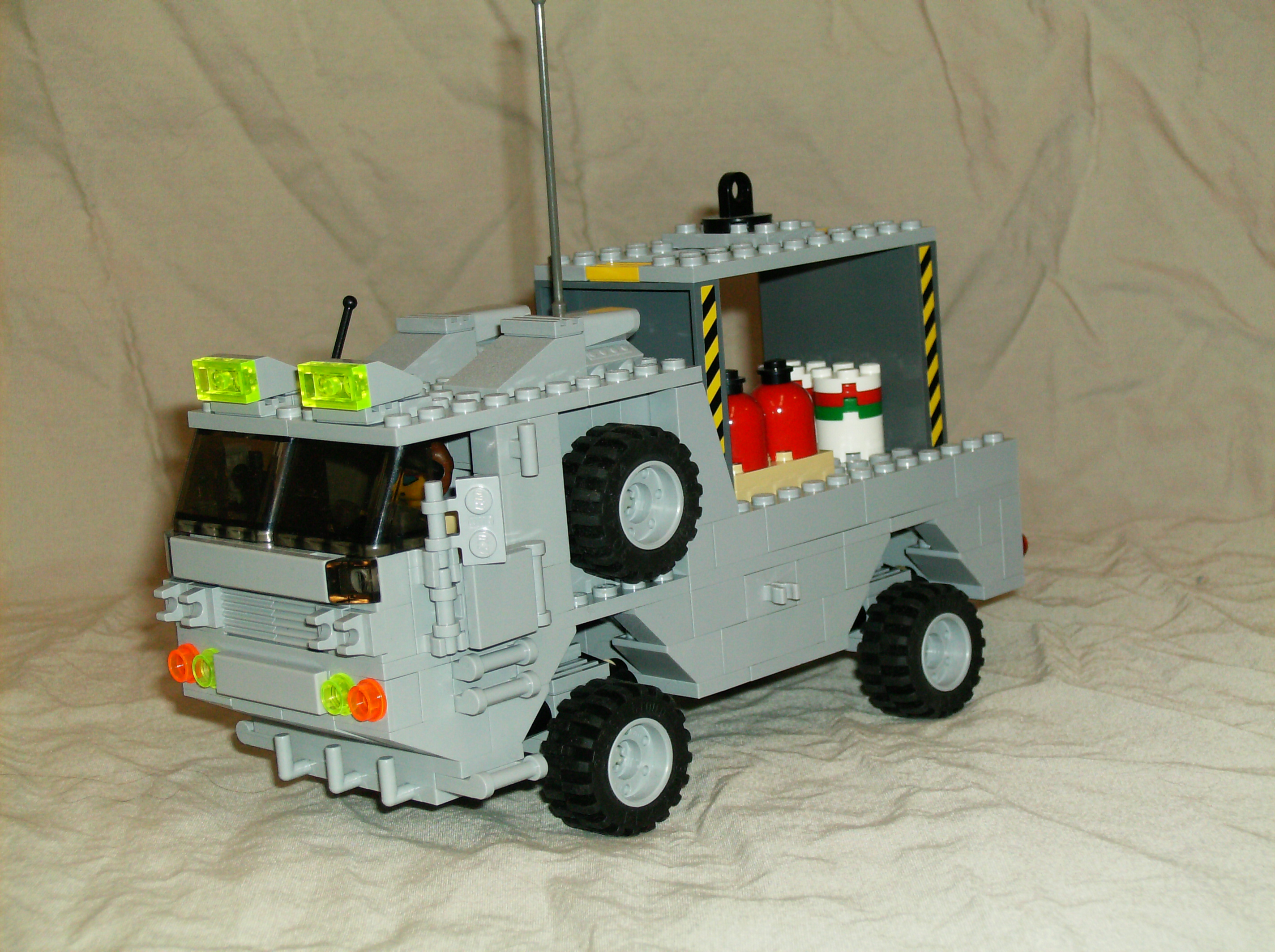 brickliner_military_range_logistics_vehicle_light_001.jpg