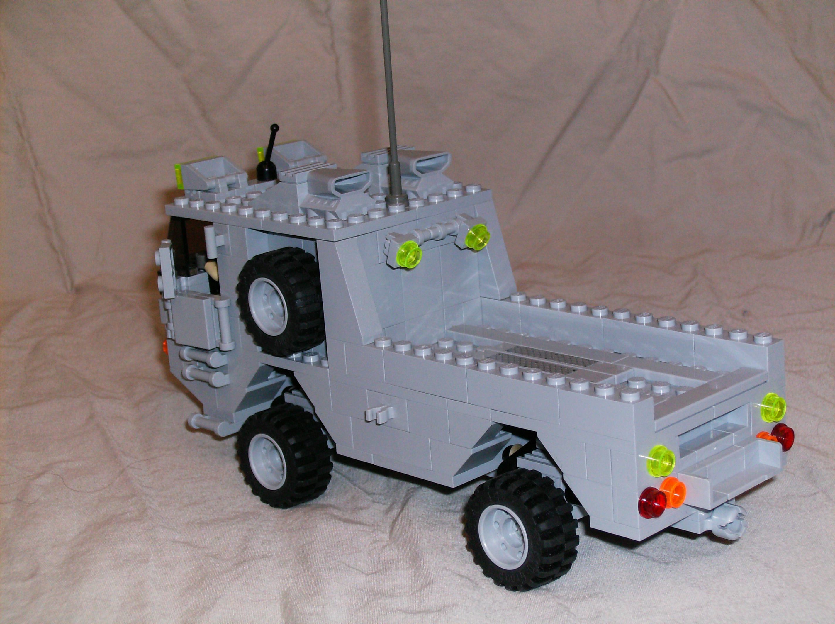 brickliner_military_range_logistics_vehicle_light_002.jpg