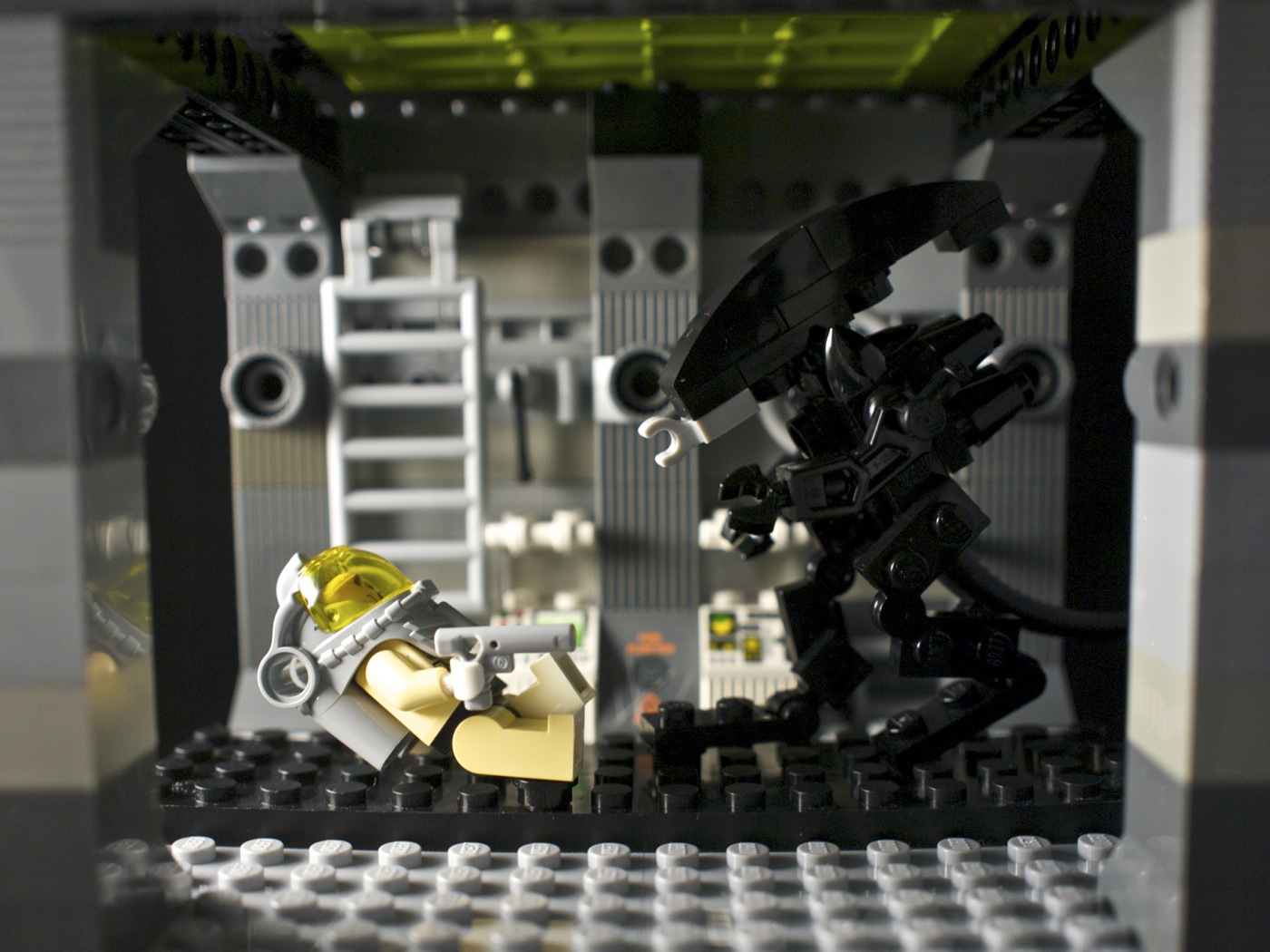 lego_alien_xenomorph_-_01.jpg