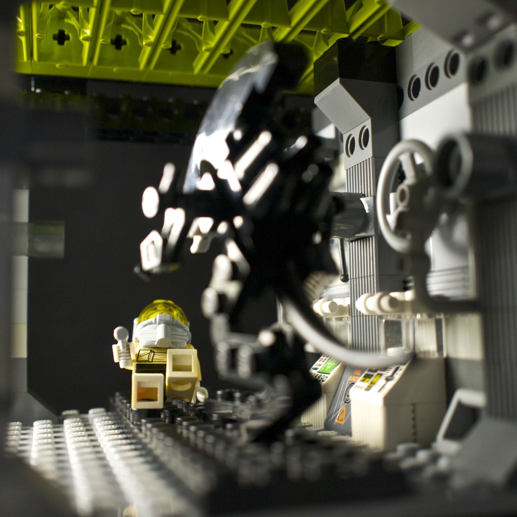 lego_alien_xenomorph_-_03.jpg