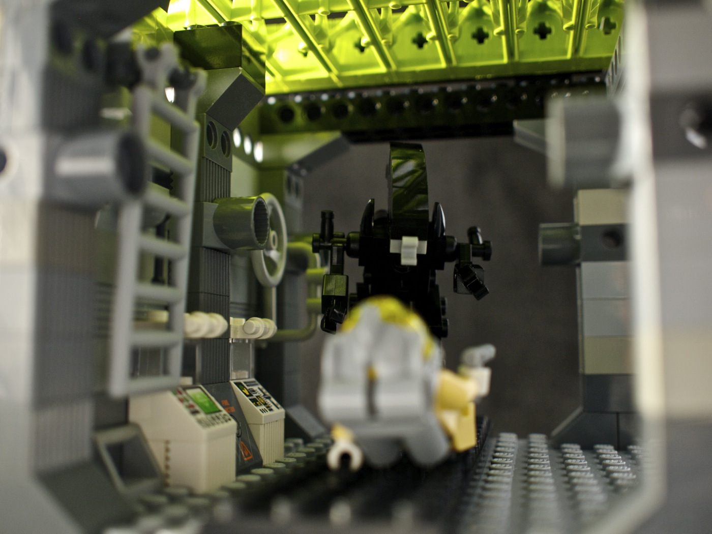lego_alien_xenomorph_-_04.jpg
