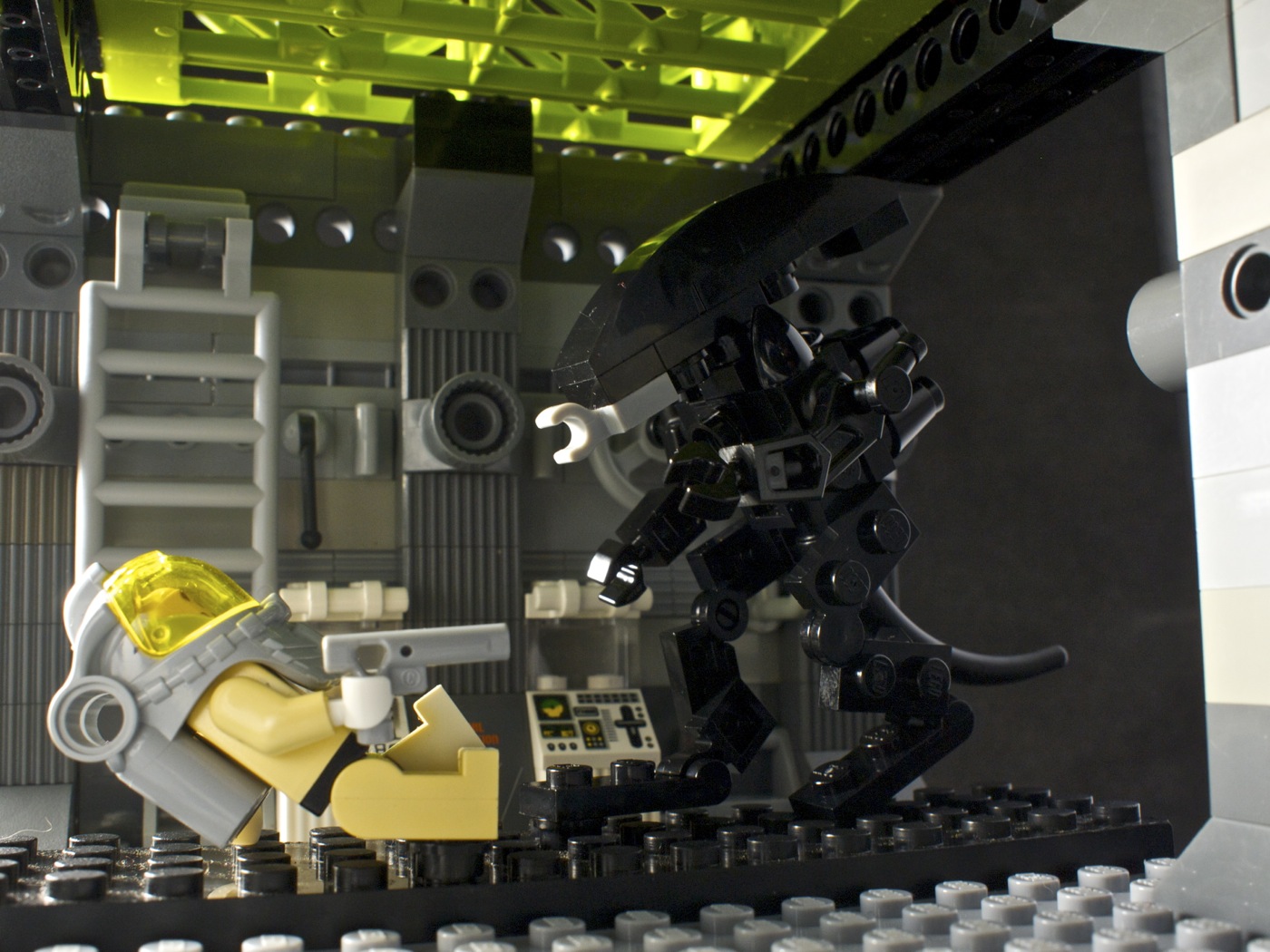 lego_alien_xenomorph_-_05.jpg