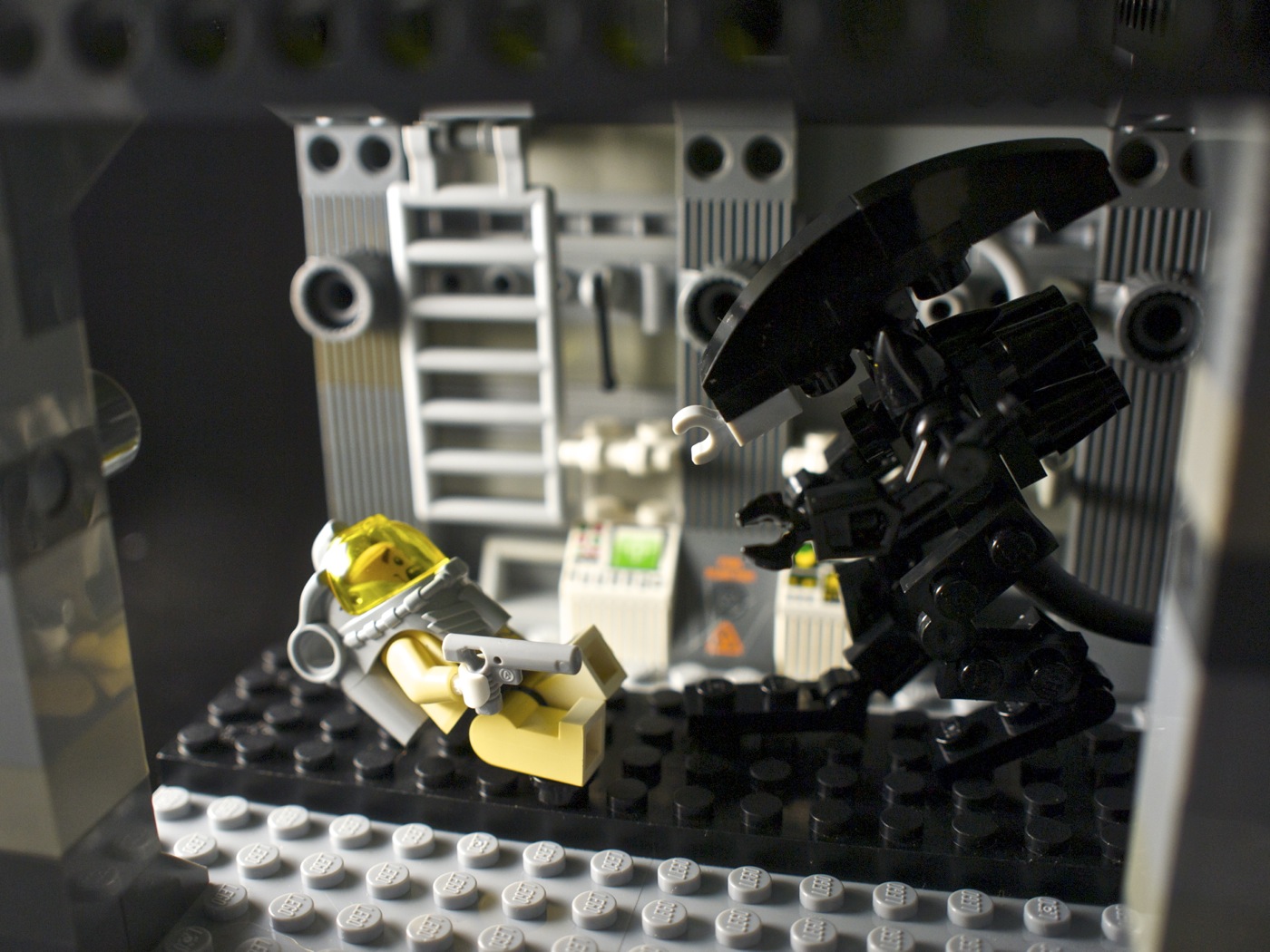 lego_alien_xenomorph_-_07.jpg