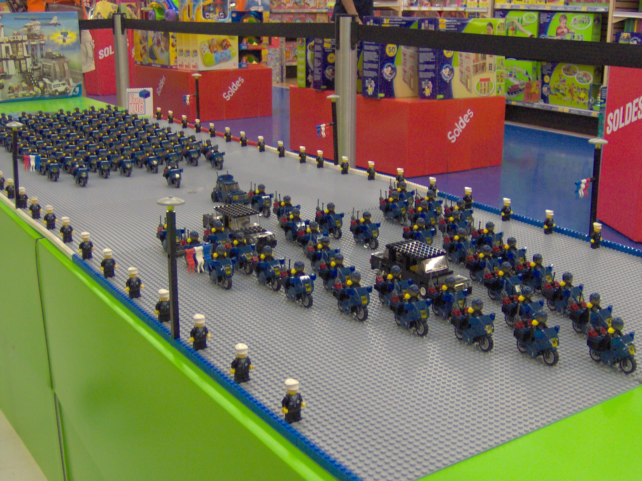 000_parade.jpg