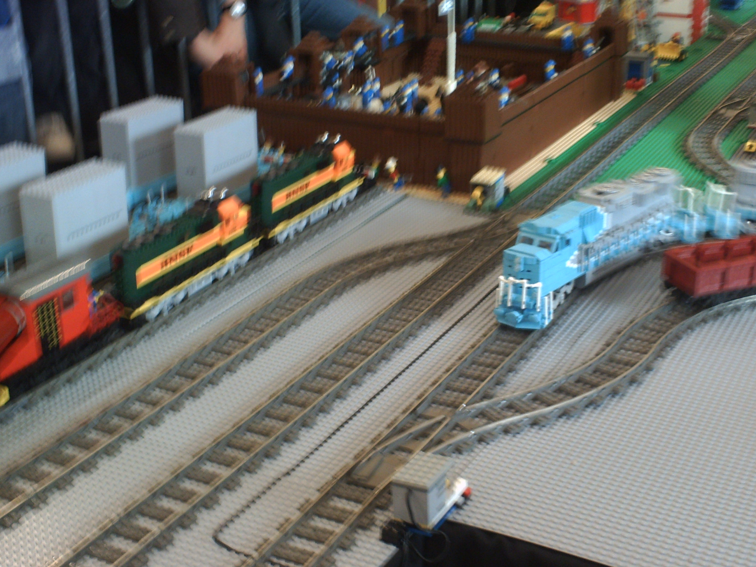 maersk_loco_train.jpg
