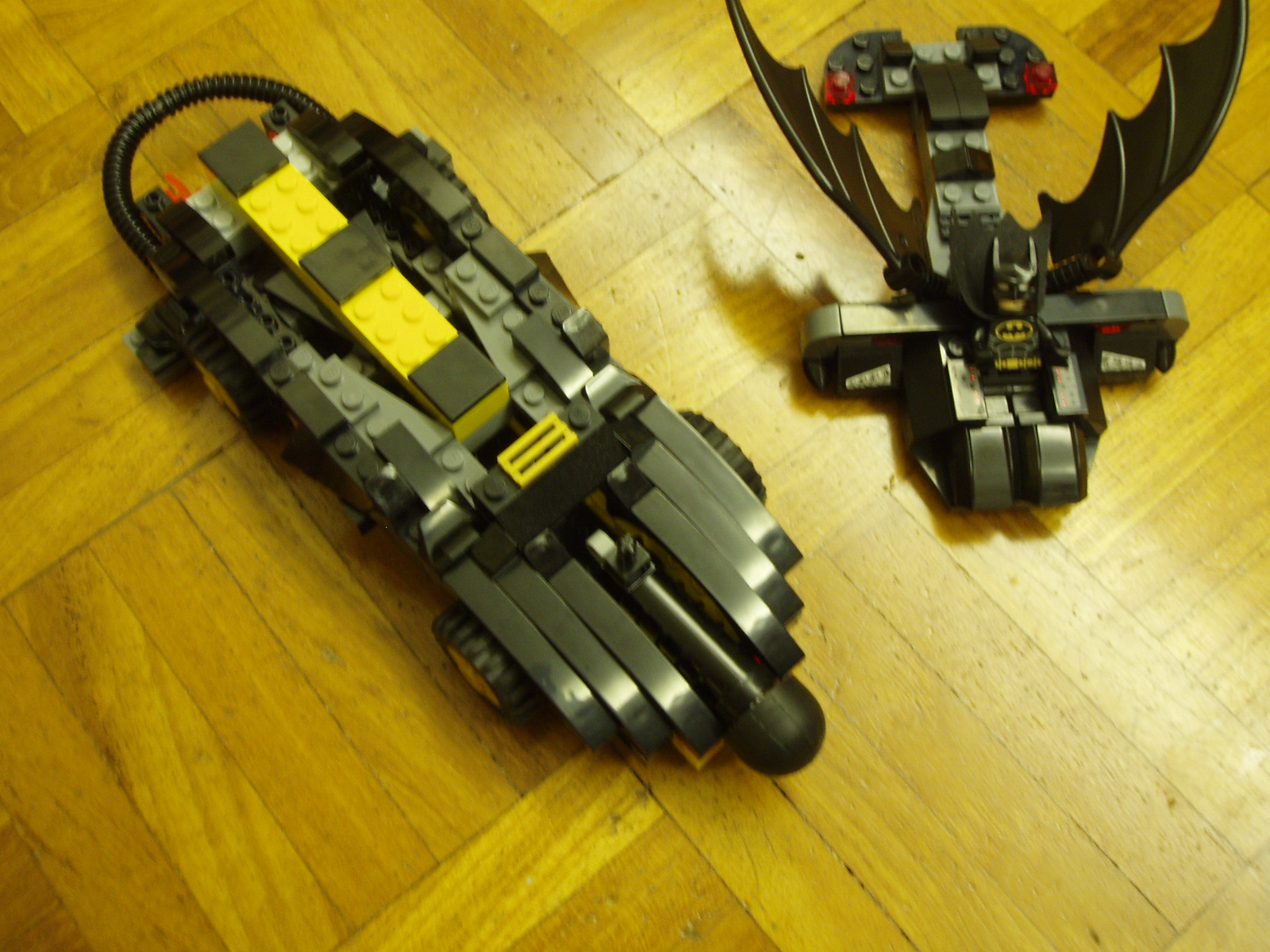 moc_bat-flyer_next_to_lauch_vehicle.jpg