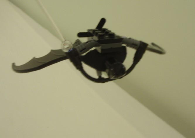 batman_hang-glider_in_flight_2.jpg