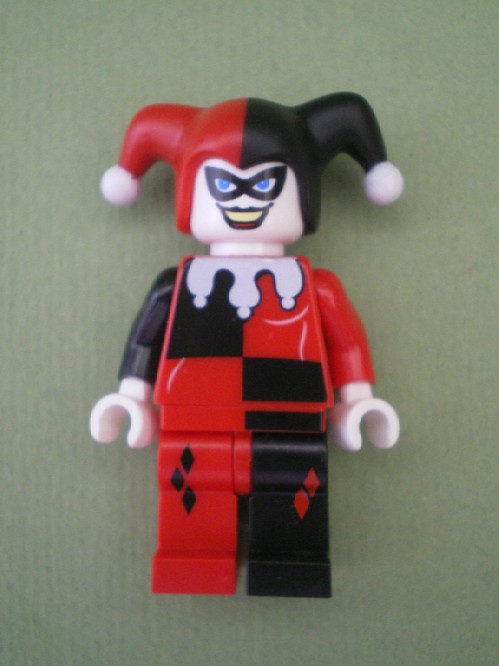harley_quinn_hammer_truck-harley_quinn_minifig.jpg