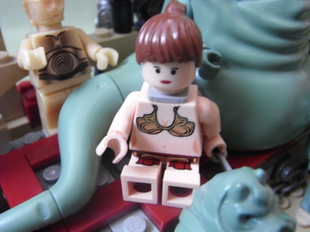 jabbas_palace_vig_leia_closeup.jpg