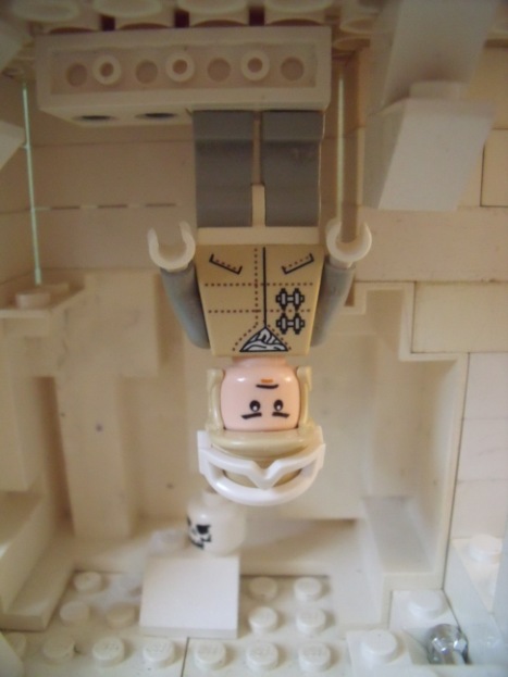 wampa_cave_luke_closeup.jpg
