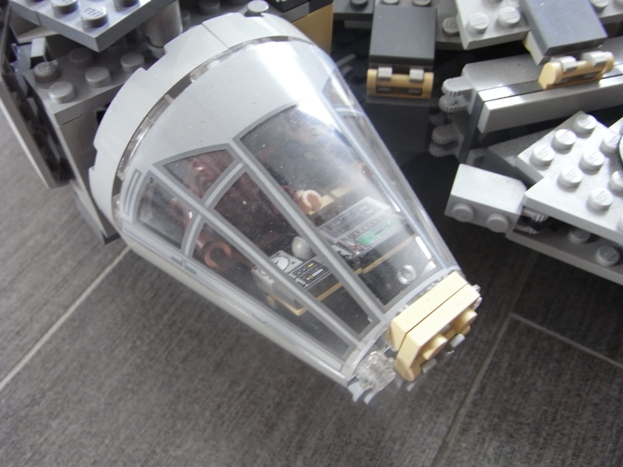 millennium_falcon_modded_cockpit_closeup_closed.jpg