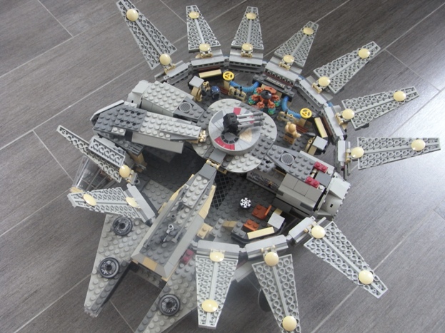 millennium_falcon_modded_plates_open.jpg
