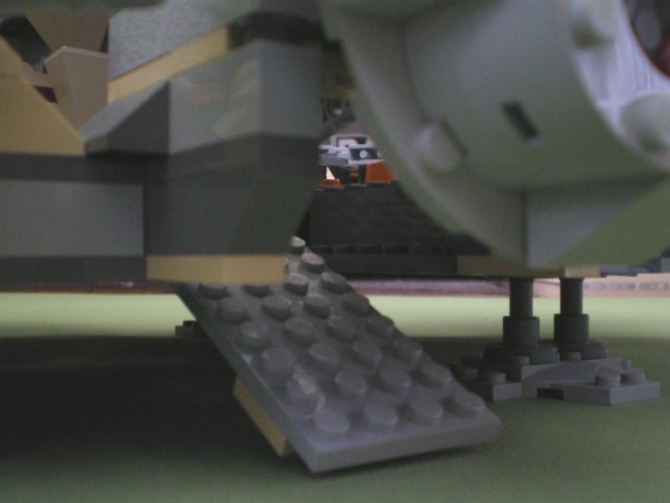millennium_falcon_landing_ramp.jpg