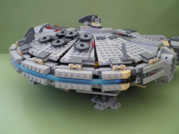 millennium_falcon_rear_view.jpg