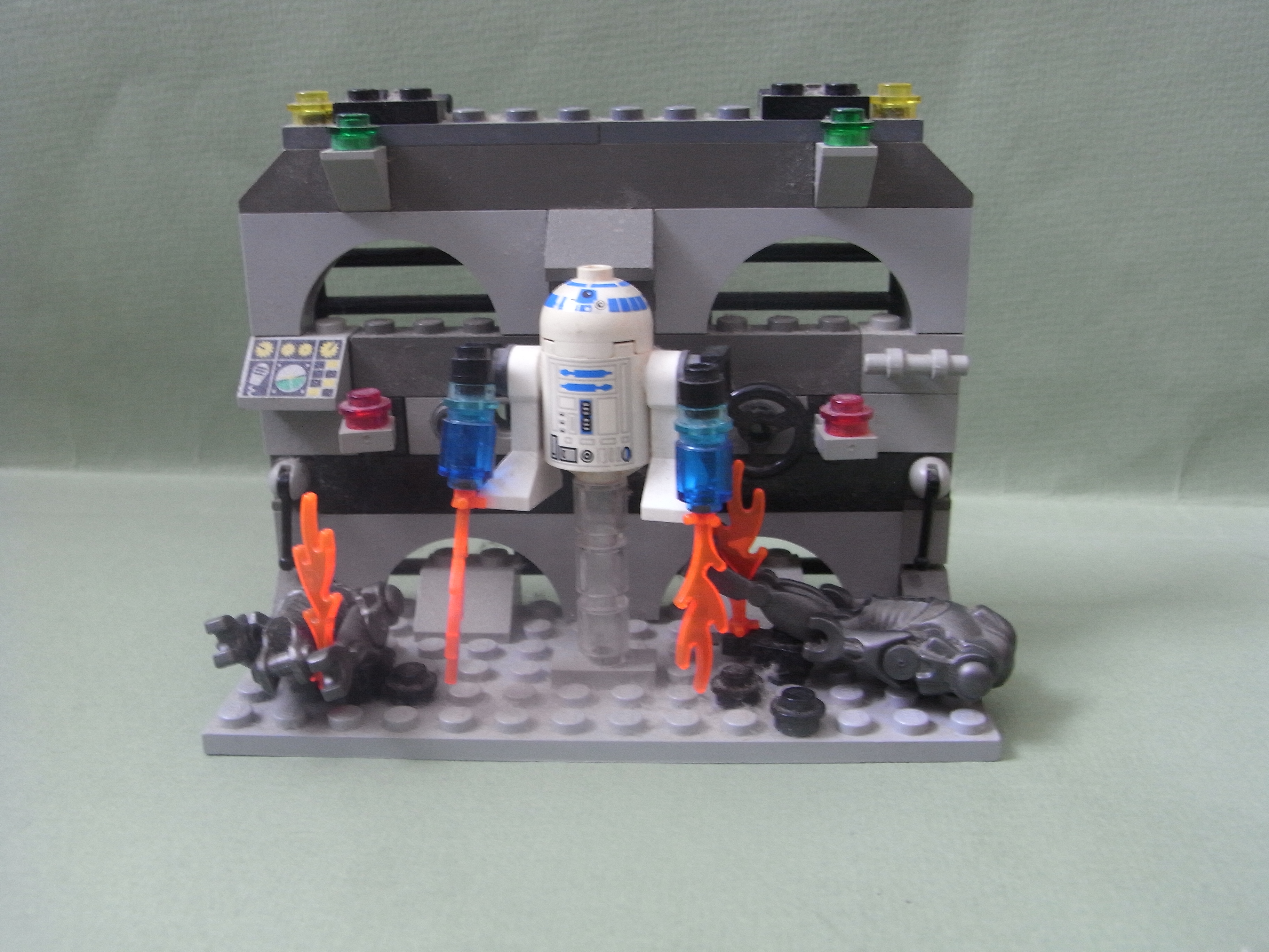 r2d2_defeating_super_battle_droids_2.jpg