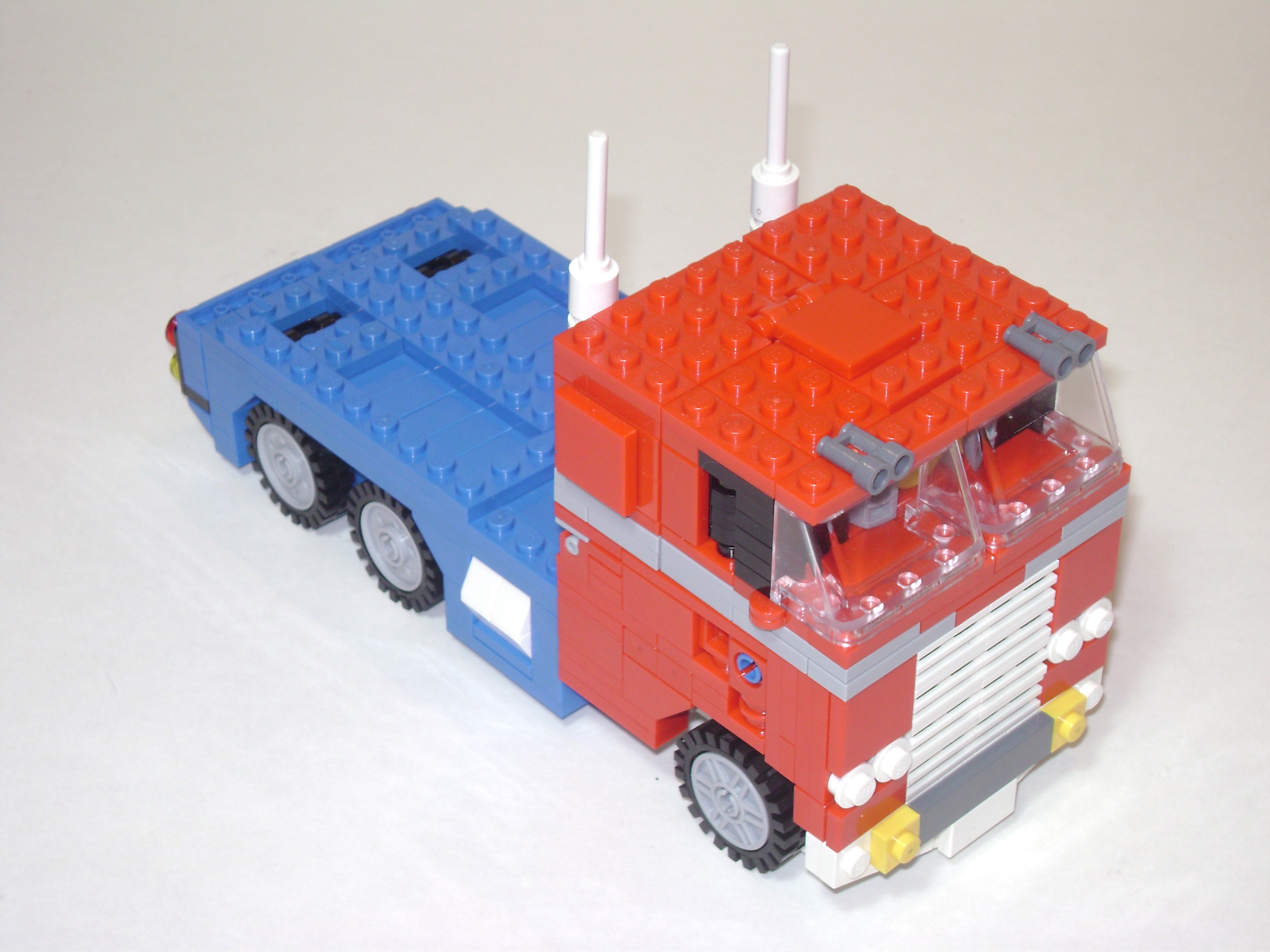 lego_optimus_prime_2.jpg